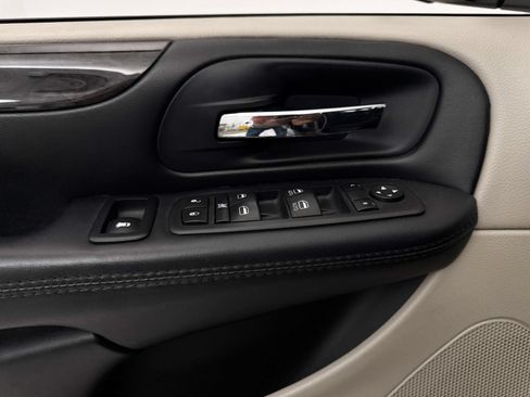 Used 2020 Dodge Grand Caravan SE w/ UConnect Hands-Free Group FWD image 21