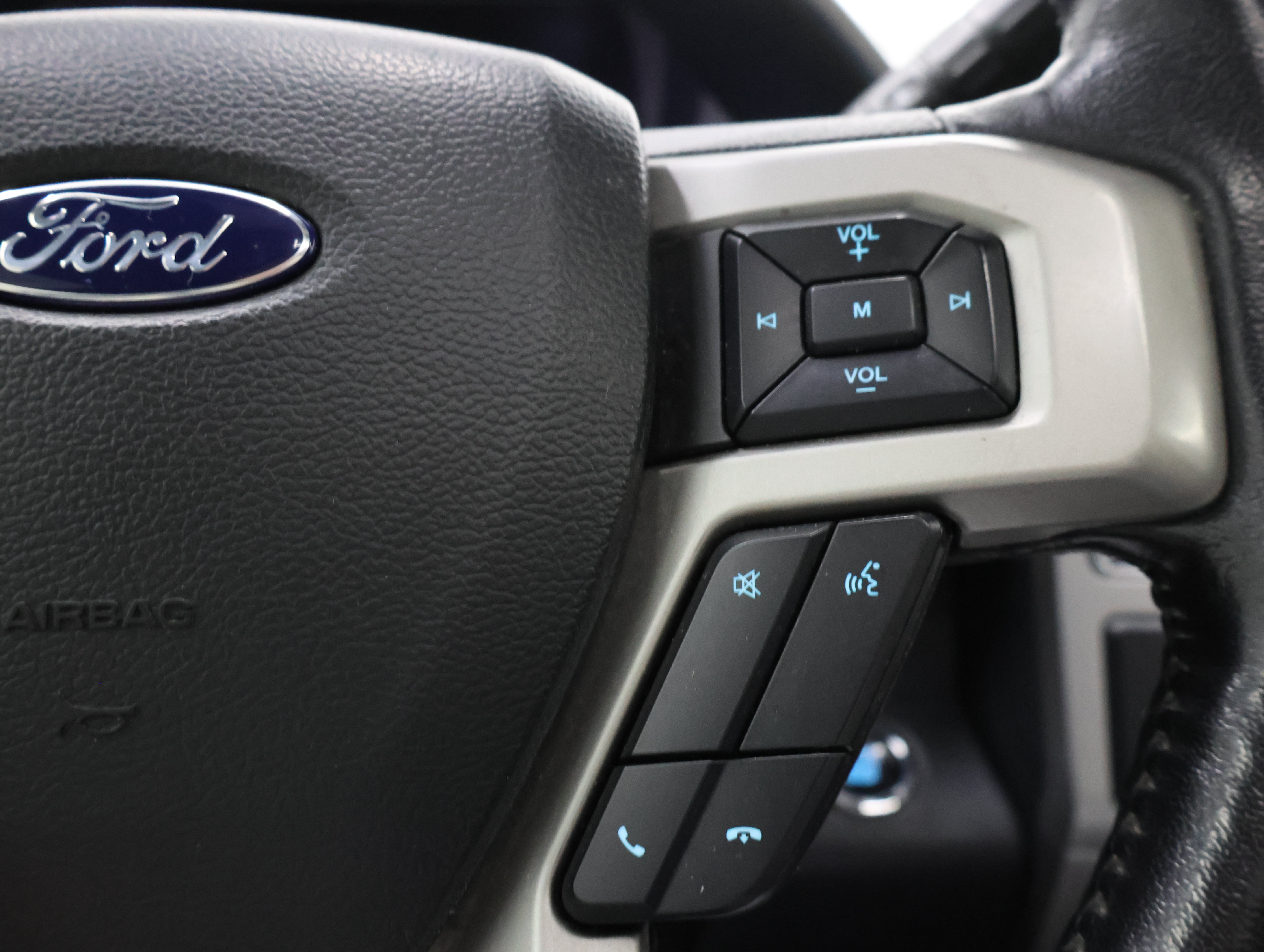 Used 2022 Ford F250 Lariat w/ Black Appearance Package AWD/4WD image 14
