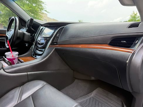 Used 2018 Cadillac Escalade Premium Luxury RWD image 24