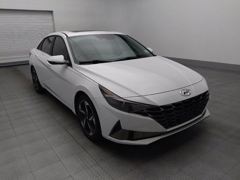 Used 2021 Hyundai Elantra SEL w/ Convenience + Premium Package FWD image 13