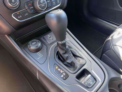 Used 2019 Jeep Cherokee High Altitude AWD/4WD image 29