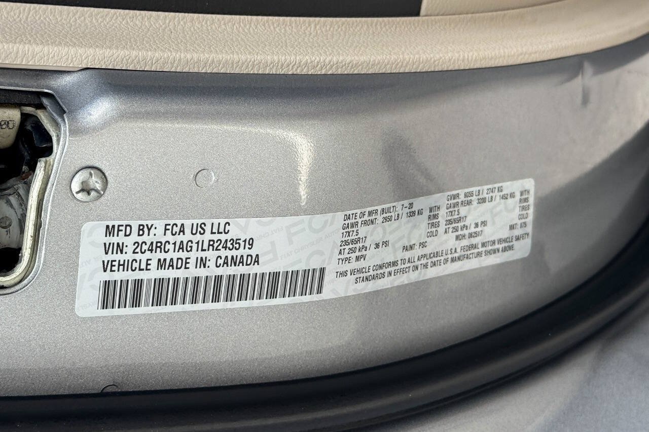 Used 2020 Chrysler Voyager L FWD image 19