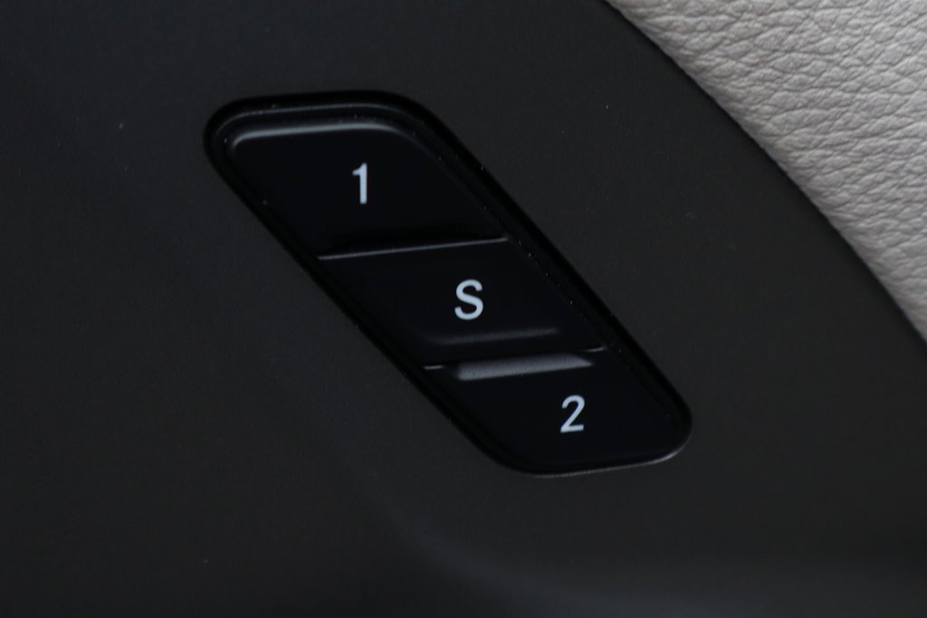 Used 2021 Chrysler Pacifica Touring-L FWD image 16