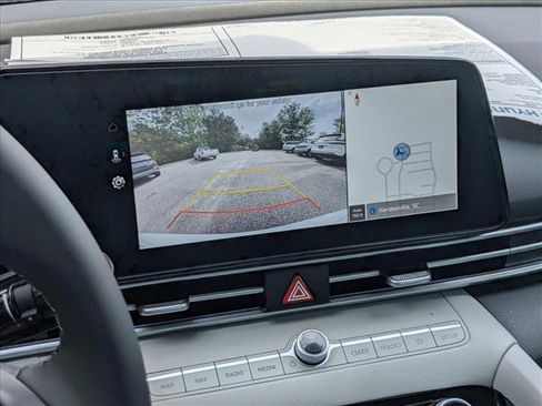 New 2025 Hyundai Elantra Limited image 12