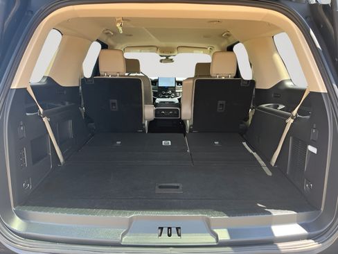 Used 2024 Ford Expedition XLT AWD/4WD image 8