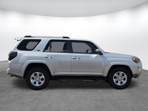 Used 2020 Toyota 4Runner SR5 Premium w/ Moonroof Package RWD image 2