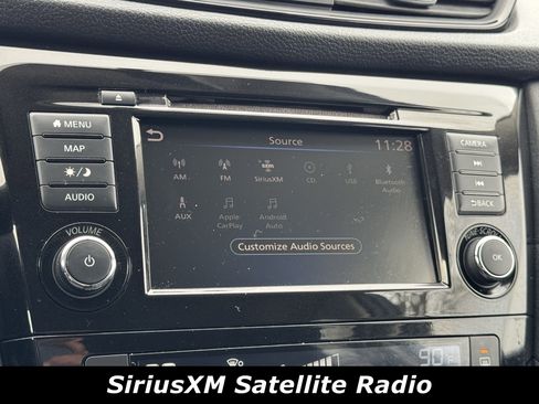 Used 2018 Nissan Rogue SV w/ Premium Package image 7