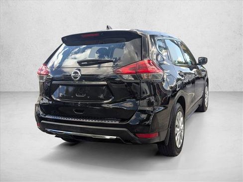Used 2018 Nissan Rogue S image 5