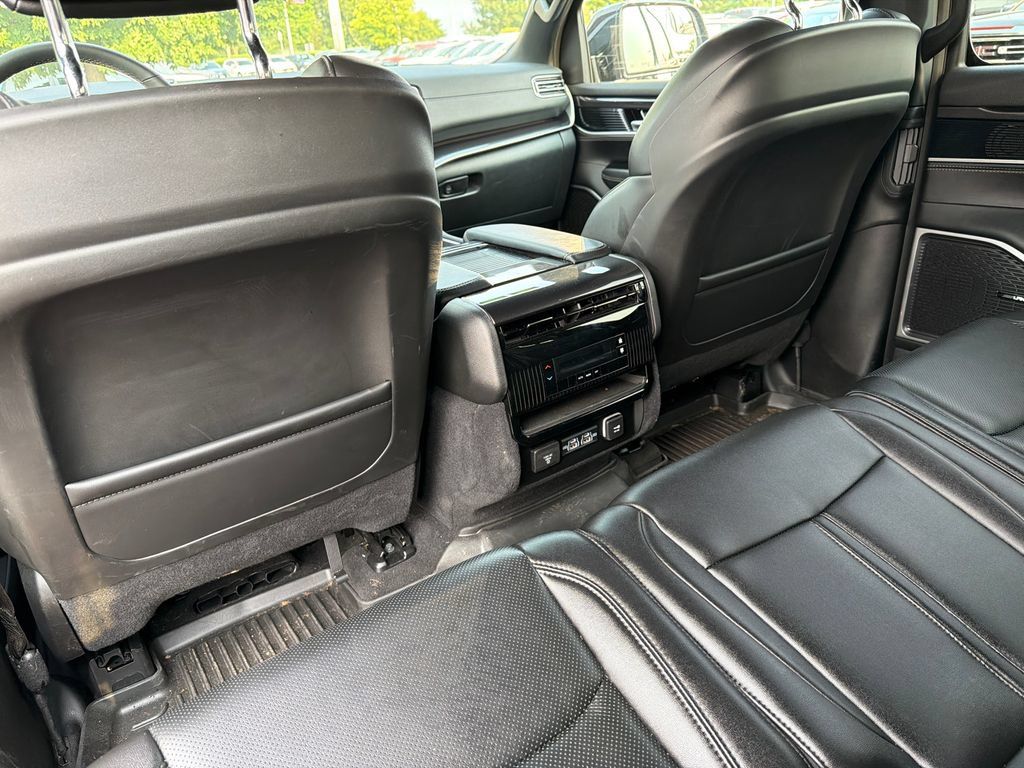 Used 2024 Jeep Wagoneer 4WD w/ Premium Group I image 14