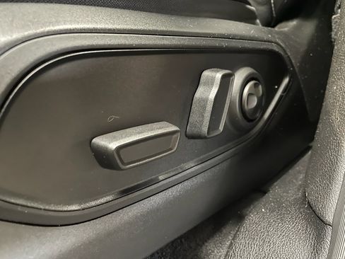 Used 2022 Jeep Grand Cherokee L Limited w/ Luxury Tech Group II image 12