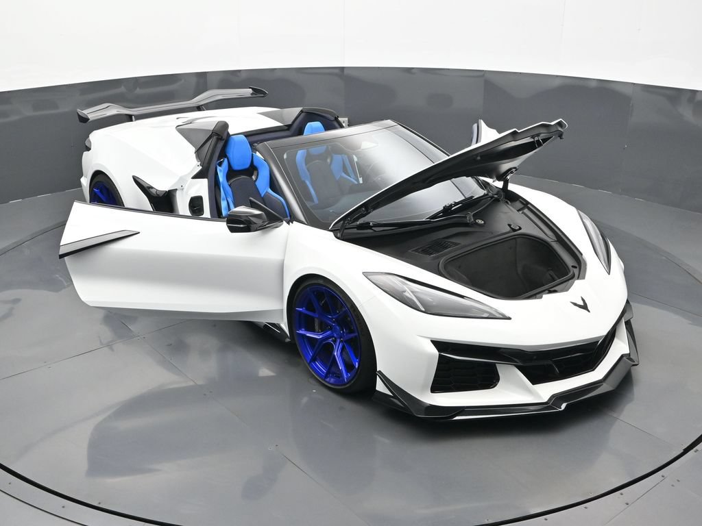 Used 2024 Chevrolet Corvette Z06 w/ Z07 Performance Package RWD image 27