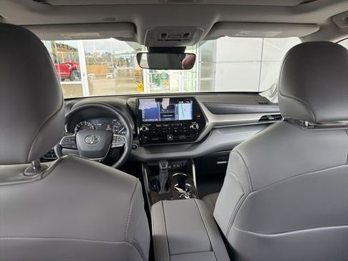 Used 2021 Toyota Highlander Limited FWD image 21