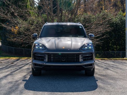 Certified 2025 Porsche Cayenne image 10