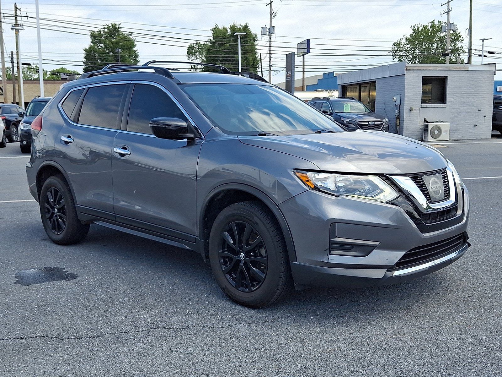 Used 2017 Nissan Rogue SV w/ Midnight Edition AWD/4WD image 3