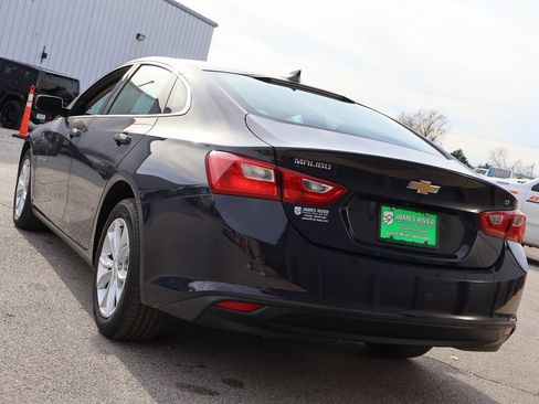 Used 2025 Chevrolet Malibu LT image 3