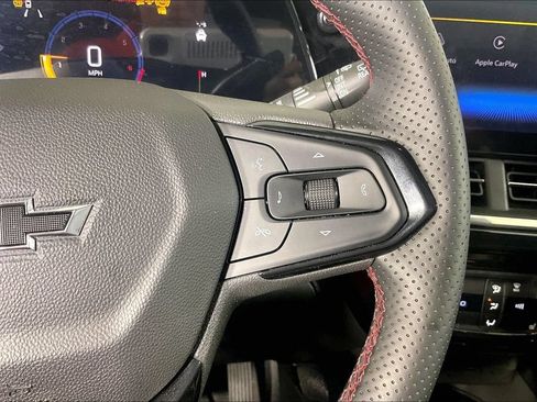Used 2025 Chevrolet Trax RS w/ Sunroof Package FWD image 24