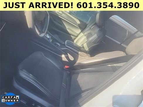 Used 2025 Jeep Grand Cherokee Altitude image 3