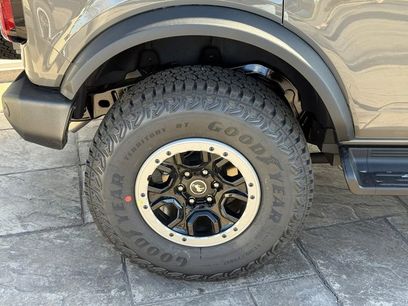 New 2025 Ford Bronco Outer Banks w/ Sasquatch Package