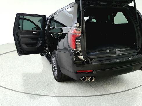Used 2025 Chevrolet Suburban Z71 AWD/4WD image 13