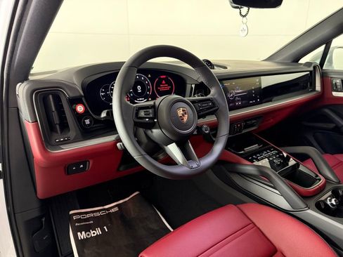 New 2026 Porsche Cayenne Coupe image 4