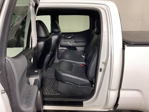 Used 2020 Toyota Tacoma TRD Sport image 31