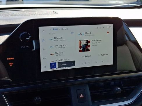 Used 2023 Lexus UX 250h AWD image 16
