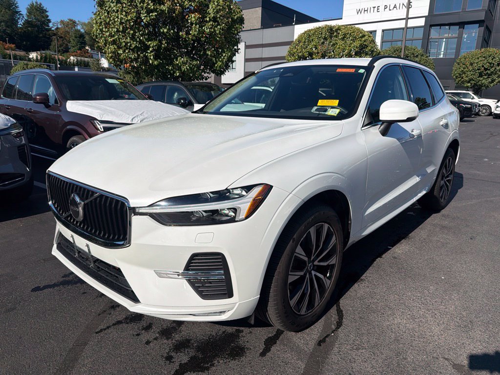 Used 2023 Volvo XC60 B5 Core AWD/4WD image 1