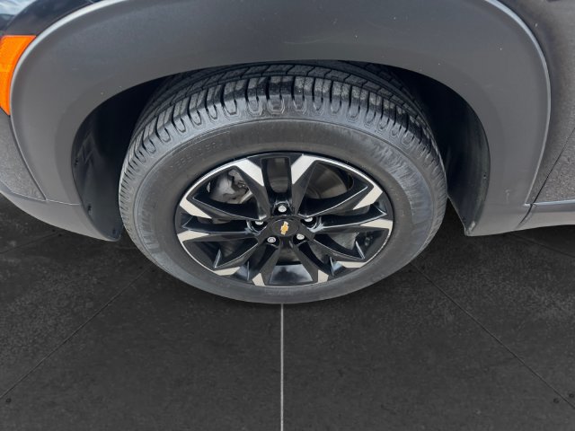 Used 2023 Chevrolet TrailBlazer LT w/ Convenience Package FWD image 9