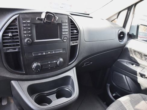 Used 2020 Mercedes-Benz Metris image 16