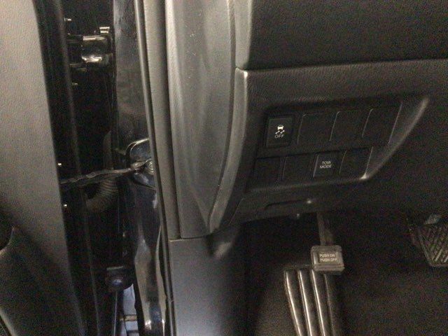 Used 2020 Nissan Pathfinder S AWD/4WD image 17