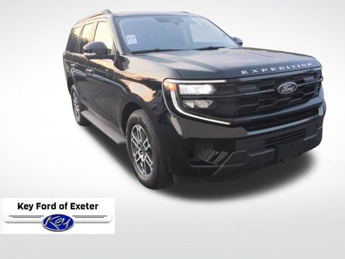 Used 2025 Ford Expedition Active RWD image 2