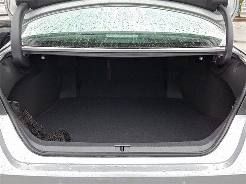 Used 2022 Toyota Avalon Limited image 31