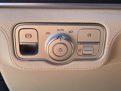 Used 2024 Mercedes-Benz GLS 450 4MATIC image 41