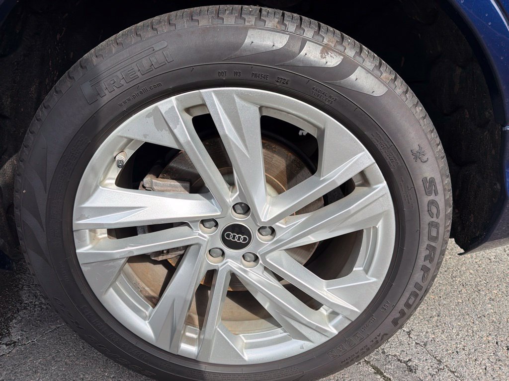 Used 2022 Audi Q7 3.0T Premium Plus w/ Premium Plus Package AWD/4WD image 11