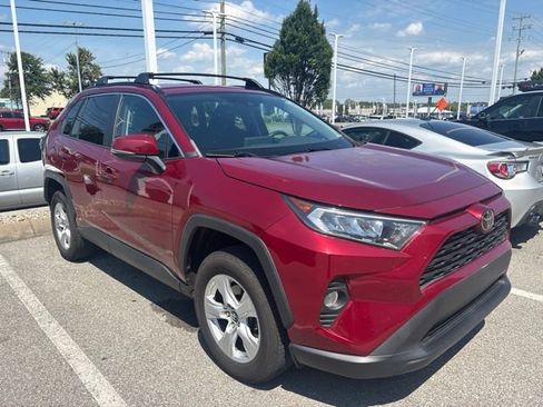 Used 2020 Toyota RAV4 XLE AWD/4WD image 2