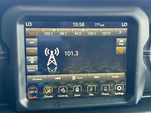 Used 2022 Jeep Wrangler Unlimited Sahara w/ Cold Weather Group AWD/4WD image 16
