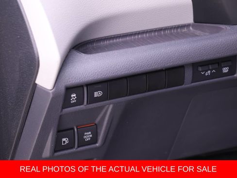 Used 2023 Toyota Sienna XLE FWD image 16
