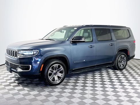 Used 2023 Jeep Wagoneer L Series II RWD image 4