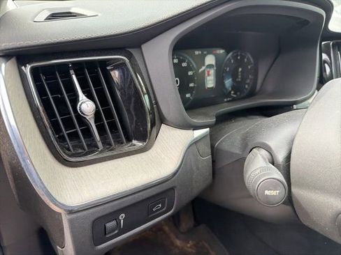 Used 2021 Volvo XC60 T5 Inscription w/ Protection Package Premier image 23