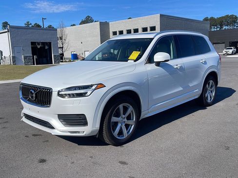 Used 2021 Volvo XC90 T6 Momentum w/ Climate Package image 3