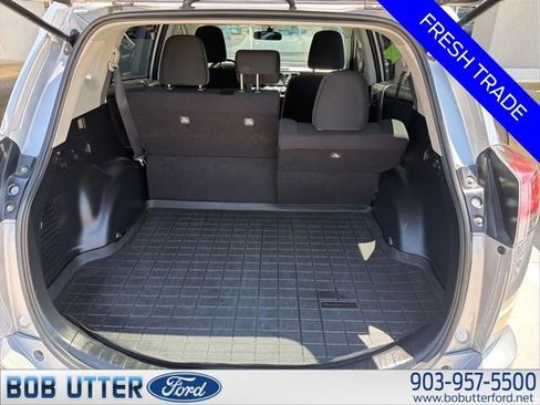 Used 2017 Toyota RAV4 LE FWD image 8