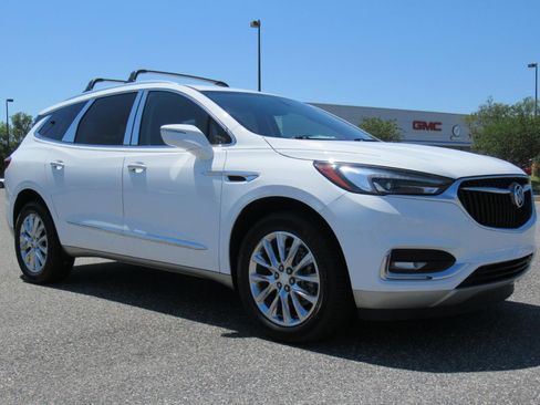 Used 2020 Buick Enclave Essence w/ Trailering Package, 5000 lbs. FWD image 1
