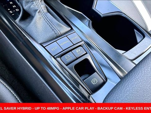 Used 2025 Toyota Camry SE FWD image 15