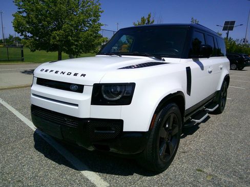Used 2023 Land Rover Defender 130 X-Dynamic SE AWD/4WD image 32