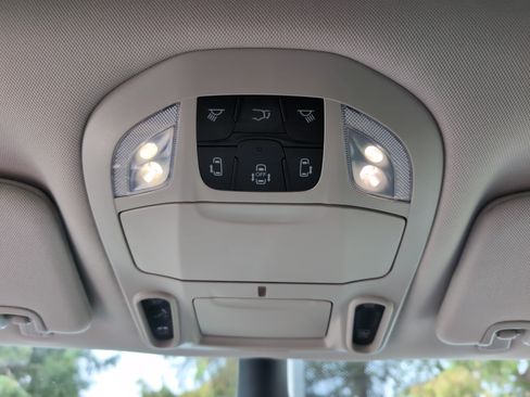Used 2023 Chrysler Pacifica Limited FWD image 43