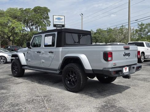 Used 2022 Jeep Gladiator Sport AWD/4WD image 3
