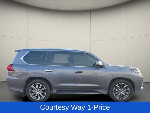 Used 2016 Lexus LX 570 4WD w/ Luxury Package image 11