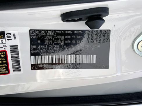 Used 2025 Toyota Sienna XSE w/ XSE Plus Package image 43