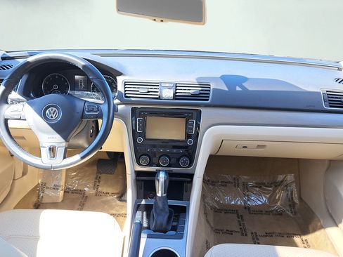 Used 2014 Volkswagen Passat 1.8T SE FWD image 17