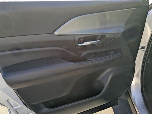 Used 2025 Toyota Grand Highlander AWD image 15